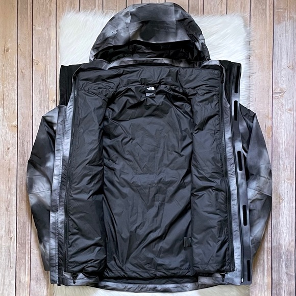 The North Face Women’s Garner TriClimate 3 In 1 Jacket - Picture 9 of 12